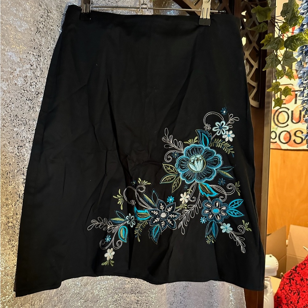 Black blue floral embroidered a-line skirt business 5